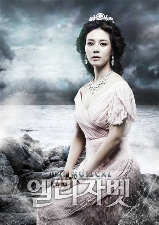 Musical actress and songstress Oak Joo-hyun poses in the photo for musical "Elizabeth," which closed its curtains at Seoul's Blue Square in South Korea on May 13, 2012. [EMK Musical Company]