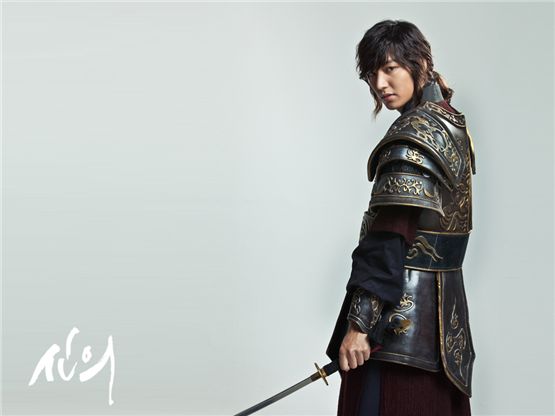 Actor Lee Min-ho poses in a photo from SBS' drama "The Faith," which ended its run on October 31, 2012. [SBS]
