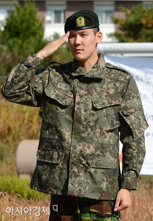 [포토] 박태환 '늠름한 경례자세'