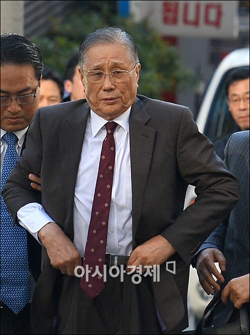 검찰 'MB 큰형' 이상은 회장 소환…'다스 의혹 조사'