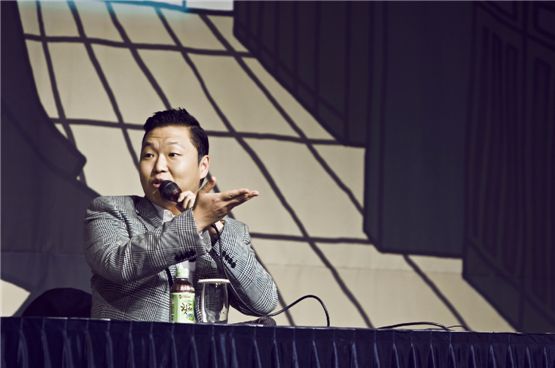 K-pop artist PSY poses in a suit at his press conference held in Seoul South Korea, on September 25, 2012. [Chae Ki-won/10Asia]July 15, 2012.