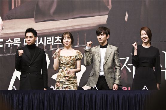Park Yuchun (left), Yoon Eun-hye (second to left), Yoo Seung-ho (second to right) and Jang Mi In Ae (right) pose together during the press conference of their forthcoming MBC melodrama "Missing You" [tentative title], held at Lotte Hotel Seoul in central Seoul, Korea on November 1, 2012. [Chae Ki-won/ 10Asia]