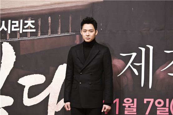 Park Yuchun poses in front of cameras during the press conference of MBC's forthcoming melodrama "Missing You" [tentative title], held at Lotte Hotel Seoul in central Seoul, Korea on November 1, 2012. [Chae Ki-won/ 10Asia]