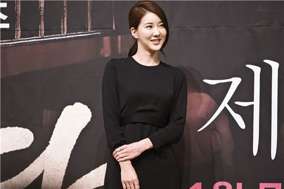 Jang Mi In Ae poses in front of cameras during the press conference of MBC's forthcoming melodrama "Missing You" [tentative title], held at Lotte Hotel Seoul in central Seoul, Korea on November 1, 2012. [Chae Ki-won/ 10Asia]