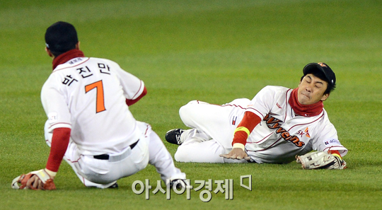 [포토] 몸 던져 타구 잡아내는 김강민