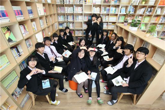 LG화학, 15번째 희망도서관 대산中에 기증