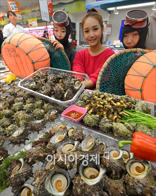 [포토]제주 해녀가 채취한 참소라!