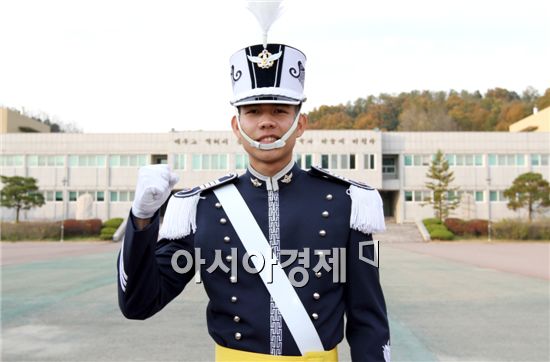 외국군 생도 첫 대대장 임명