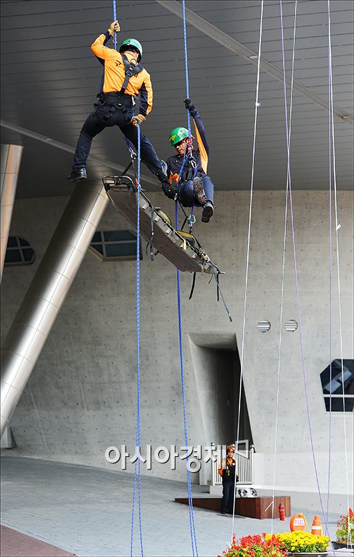 [포토]세종시 정부청사에서 실시된 인명구조 훈련