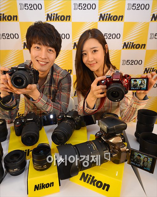 [포토]니콘, 플래그십 D4를 넘보는 DSLR D5200 발표