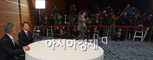 [포토]단일화 논의 하는 문재인·안철수