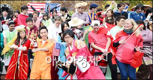 [포토]고대 외국인학생 축제, 말춤 선보여