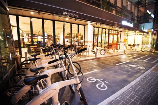 자전거도 타고, 커피 한 잔의 여유까지…