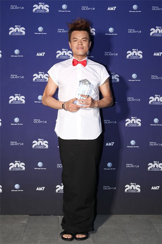 Park Jin-young poses in front of the photo wall at the sixth Mnet 20's Choice Awards held in Seoul on June 28, 2012. [Mnet]