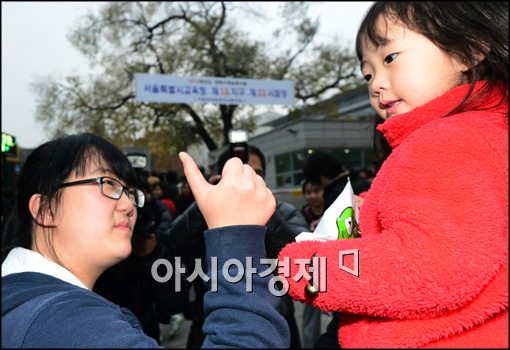 [포토]수능 끝, 언니 잘했어~