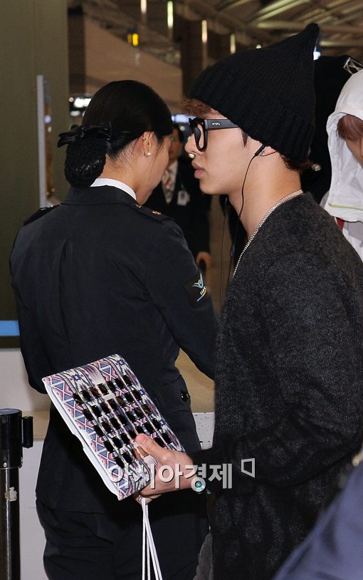 [포토]'비스트' 이기광, 눈길 끄는 '독특한 케이스'