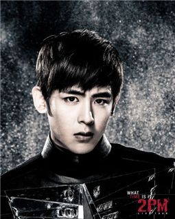 2PM 닉쿤, 콘서트 포스터 공개 '더 강렬하고 섹시하게'