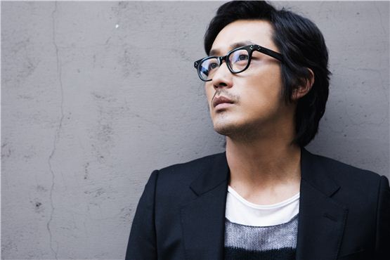 Actor Ha Jung-woo poses before an interview with 10Asia. [Chae Ki-won/10Asia]