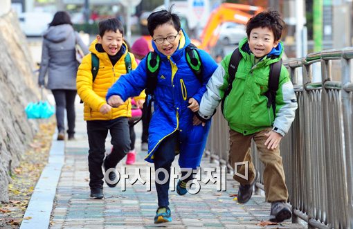 [포토]추워도 즐거운 등교길 