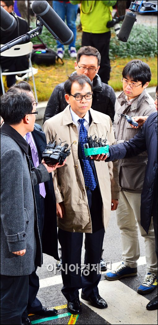 [포토]말없이 서있는 김광준 검사