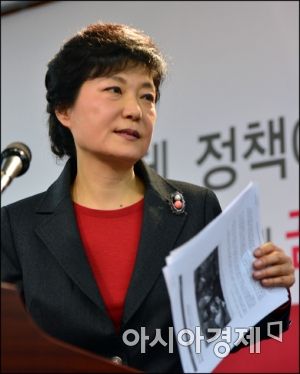 박근혜 "여성 경력단절 극복 위해 국가 전폭지원"
