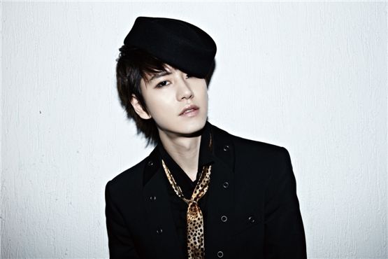 Super Junior member Kyuhyun poses in his profile picture released by SM Entertainment on November 14, 2012. [SM Entertainment]