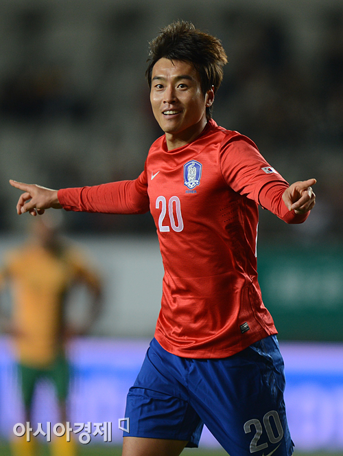 이동국, 센추리클럽 자축 멀티 골…한국 축구 희망 쐈다