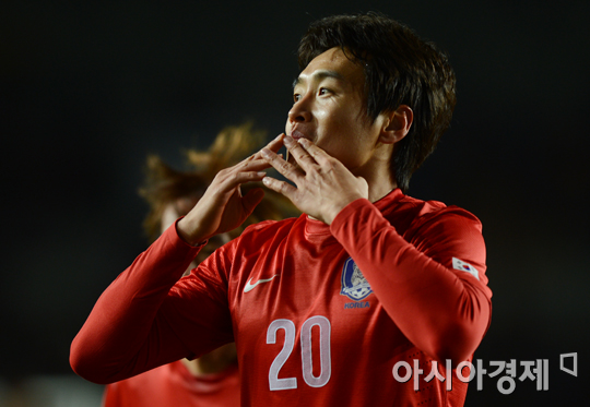 이동국, 센추리클럽 자축 멀티 골…한국 축구 희망 쐈다