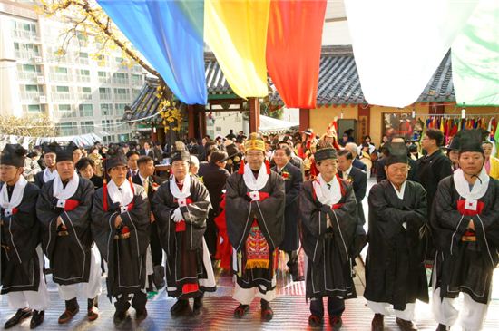 남이장군 사당제 진행 중 