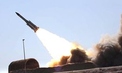 이란이 군사훈련 중 중고고도 지대공 미사일 S-200을 발사하고 있다.