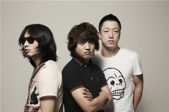 (왼쪽부터)베이시스트 이주현 , 기타리스트 박종현, 드러머 김희권