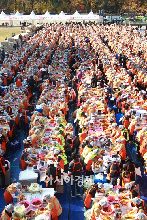 [포토]서울광장을 가득 채운 사랑의 김장 