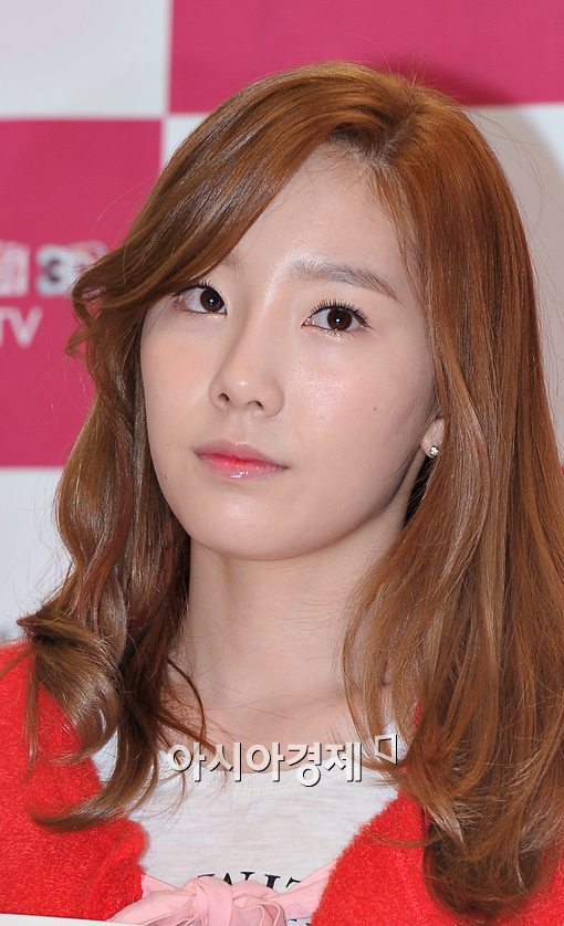 [포토]태연, 가까이서 보니… '아기피부'