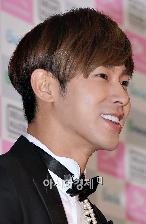 [포토]미소 짓는 유노윤호