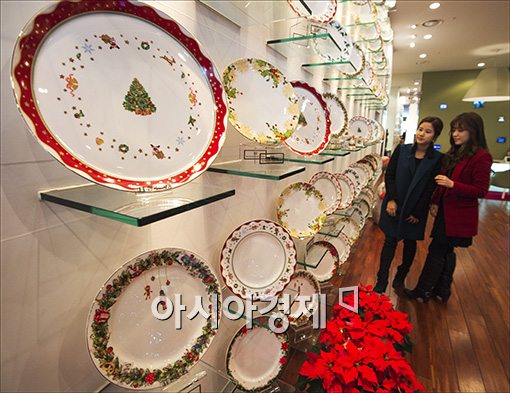 [포토]'벽면 가득 채운 크리스마스 도자기'
