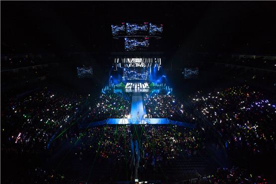 [PHOTO] 2PM Put Shanghai "Hands Up"