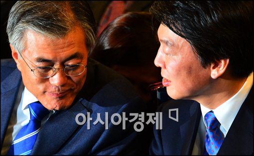 [포토]안철수-문재인, 무슨 대화중(?)