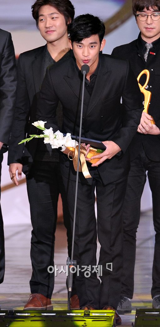 [포토]'장관표창 수상' 김수현, 너무 기뻐요~