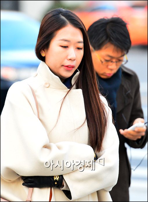 [포토]초겨울 날씨, 외투는 걸쳤지만