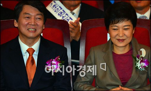 [포토]박근혜-안철수, 두 후보의 미소
