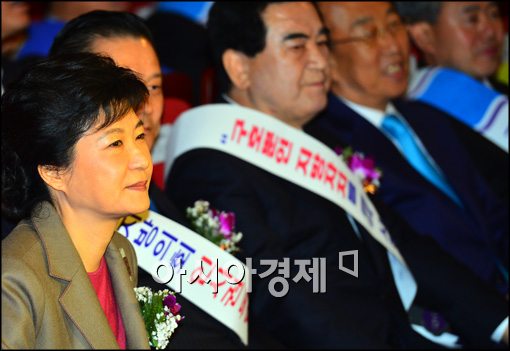 [포토]전국기초광역의원 결의대회에 참석한 박근혜 대선후보