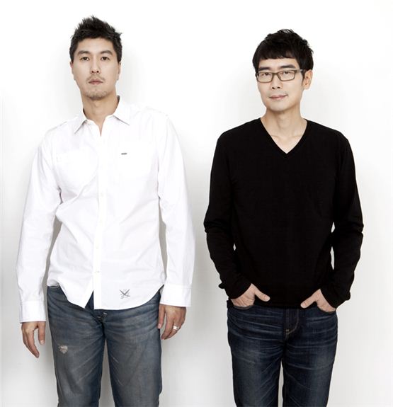Korean media art team Tacit Group's core members Gazaebal (left) and Chang Jaeho (right) pose together in the profile picture sent from their agency Big Hit Entertainment on November 21, 2012. [Big Hit Entertainment]