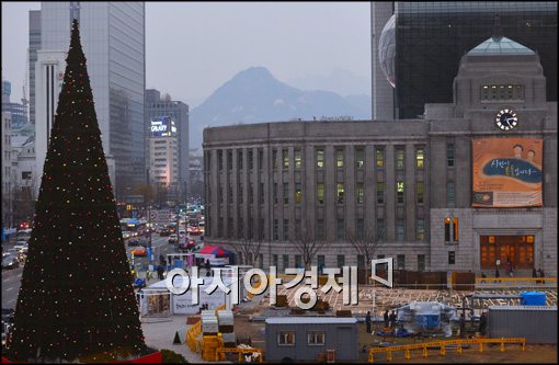 [포토]다가오는 크리스마스, 트리가 서울광장에