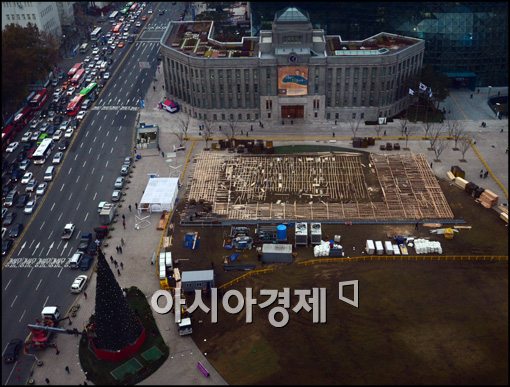 [포토]서울광장, 겨울 준비 한창