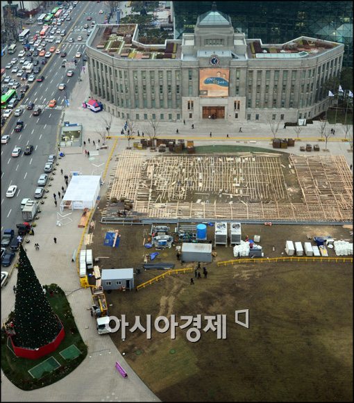 [포토]겨울 준비 한창인 서울 광장