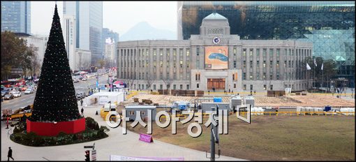 [포토]서울광장에 세워질 대형 트리