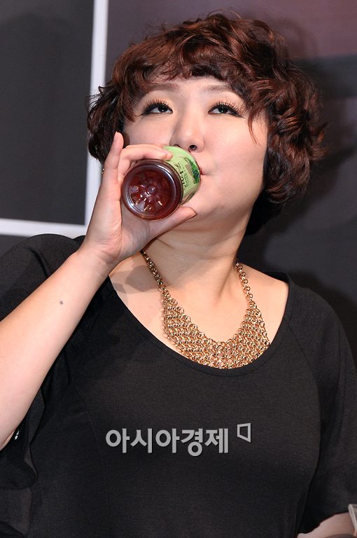 [포토]김현숙, 나도 새끼손가락 들고 물 마시는 여자!