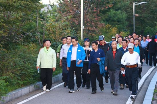 걷기와 나눔 통해 사랑 실천 