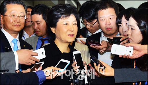 박근혜, 安 사퇴 소식에 '일단 침묵'…새누리, 의미축소 부심