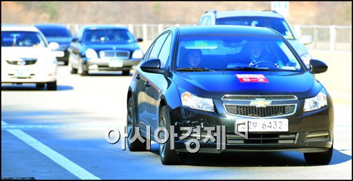 [포토]고속도로 달리는 연비왕 대회 참가차량